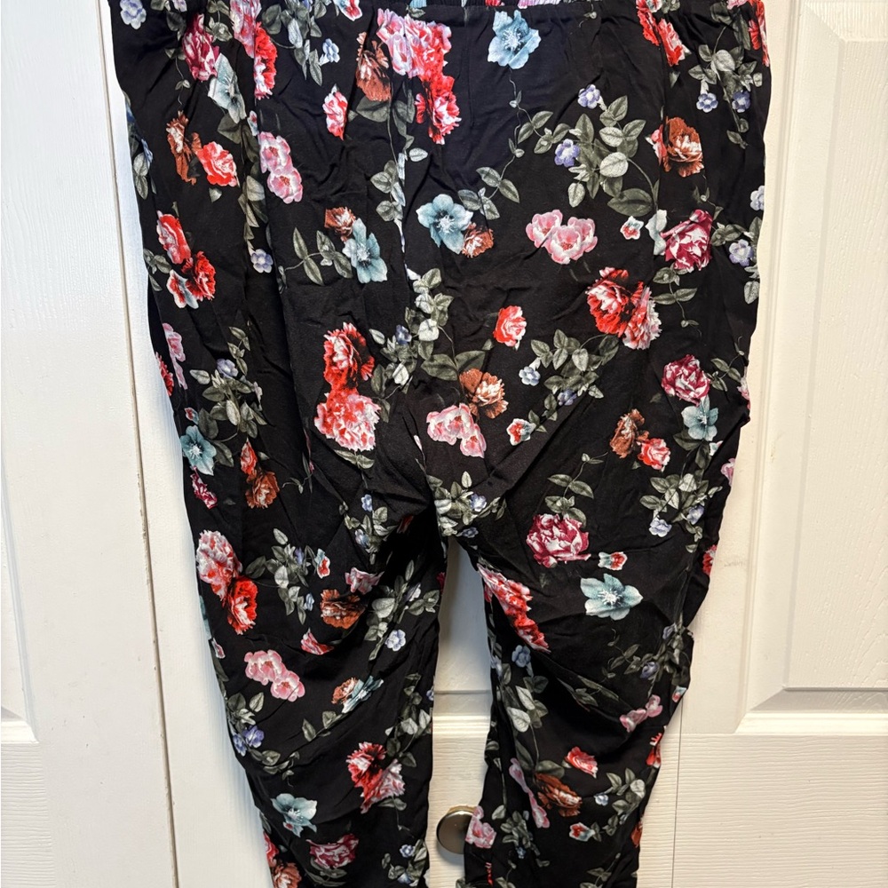 Torrid floral pattern rayon cropped drawstring pull-on pants. Size 1. EUC!! - Picture 4 of 6